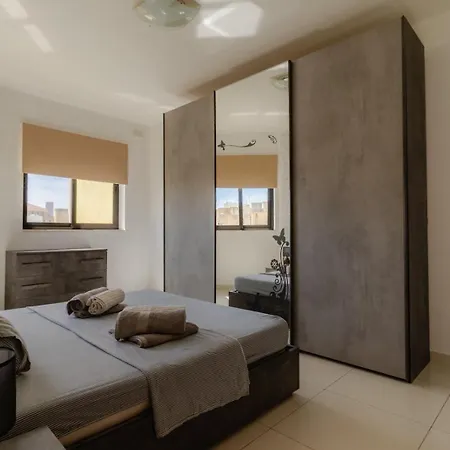 아파트 Two Bedroom - Bugibba - Center - Modern High Floor *