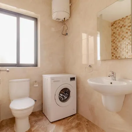 아파트 Two Bedroom - Bugibba - Center - Modern High Floor 세인트폴스베이