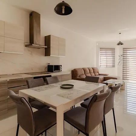 아파트 Two Bedroom - Bugibba - Center - Modern High Floor *