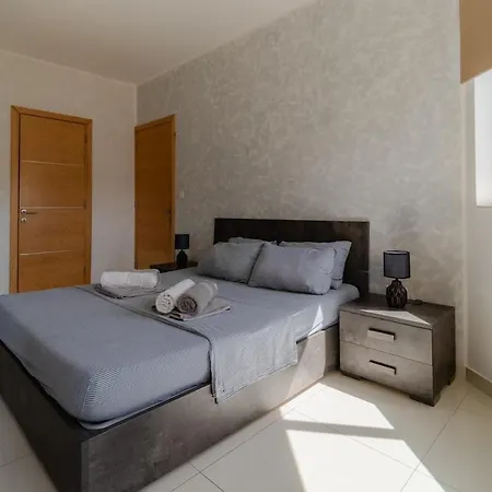 아파트 Two Bedroom - Bugibba - Center - Modern High Floor *